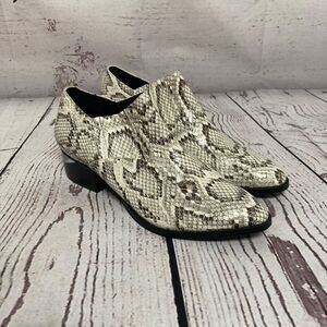 Steve Madden Boots Womens Size 8.5 Barnett Black And White Snake Print Ankle‎
